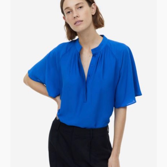 H&M chiffon blouse in bright blue XXL. - Picture 3 of 3